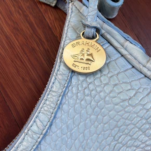BRAHMIN light blue crocodile embossed leather shoulder bag - Picture 2 of 9
